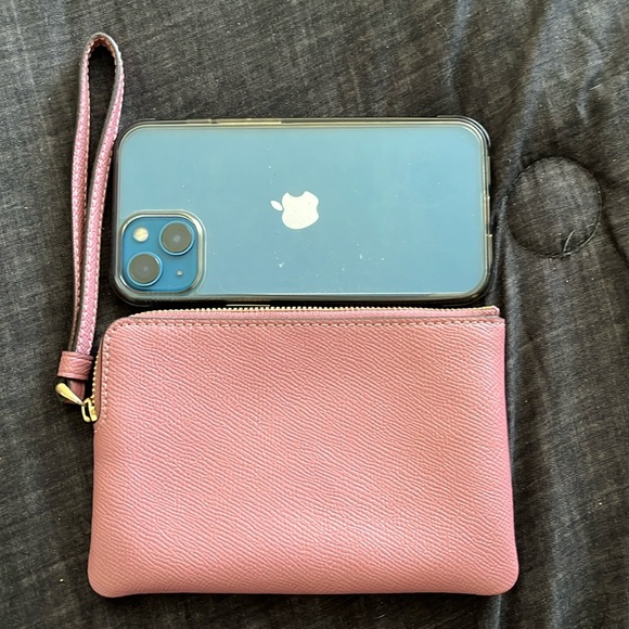 EUC COACH LEATHER WRISTLET ⭐️⭐️ - Picture 2 of 3